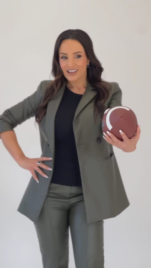 Lisa Ann Bio