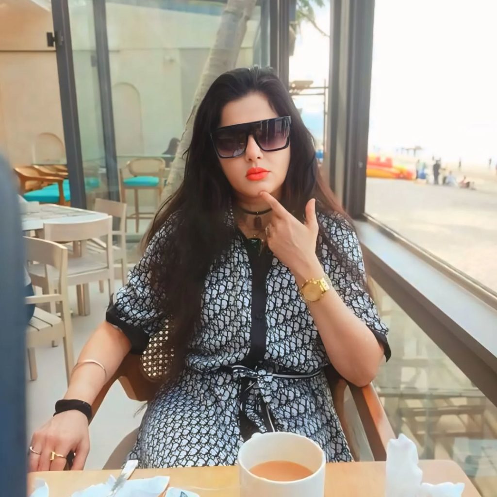 Mamta kulkarni sanyas